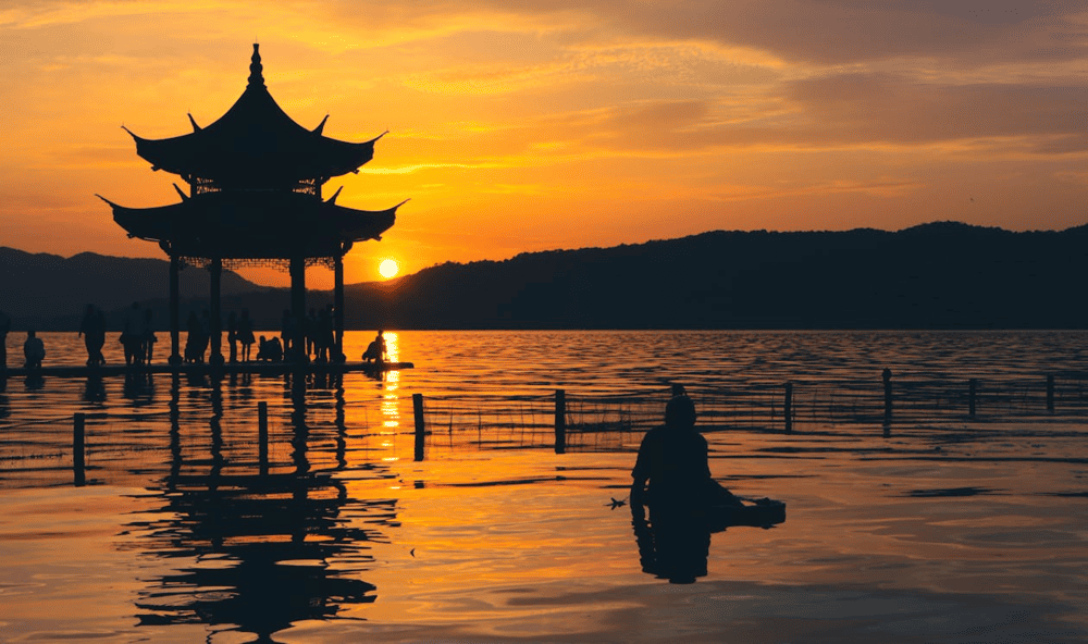 West Lake has inspired centuries of Chinese poetry, painting, and philosophy (Source: Pexels)